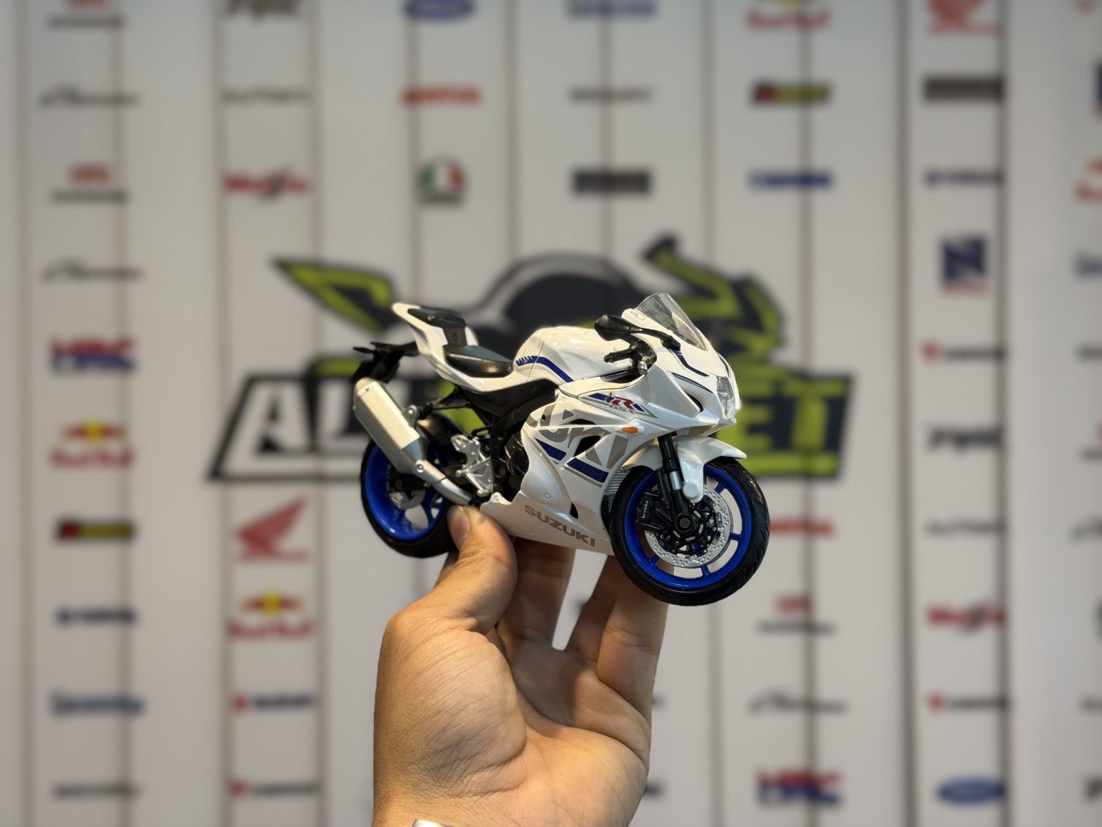 سوزوکی Gsxr1000 سفید