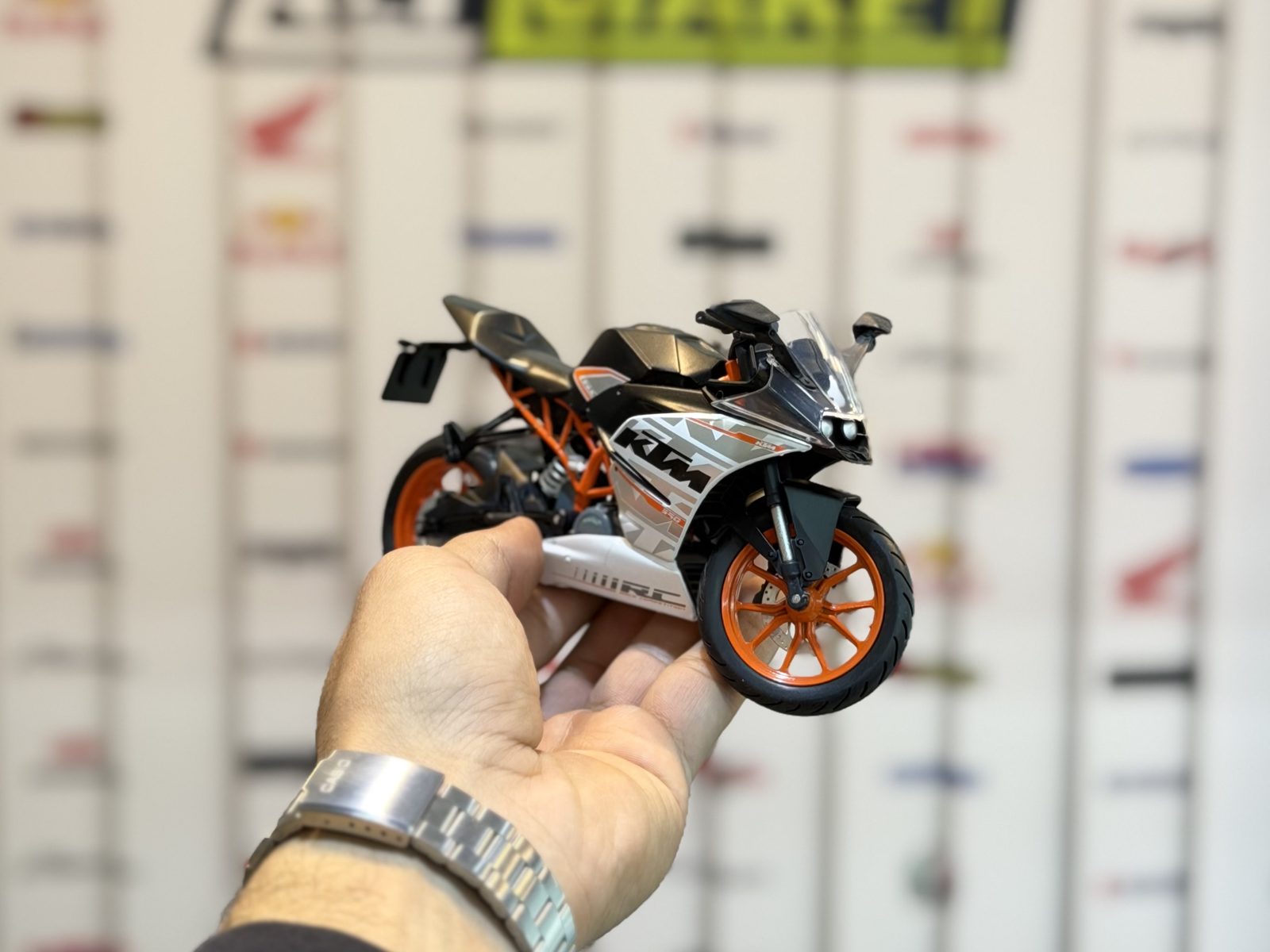 کی تی ام RC390