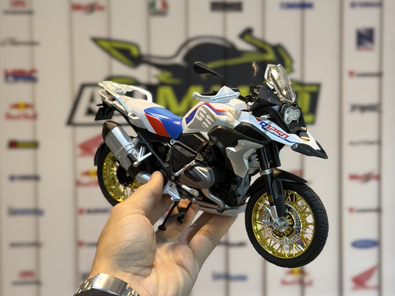 بی ام و GS1250