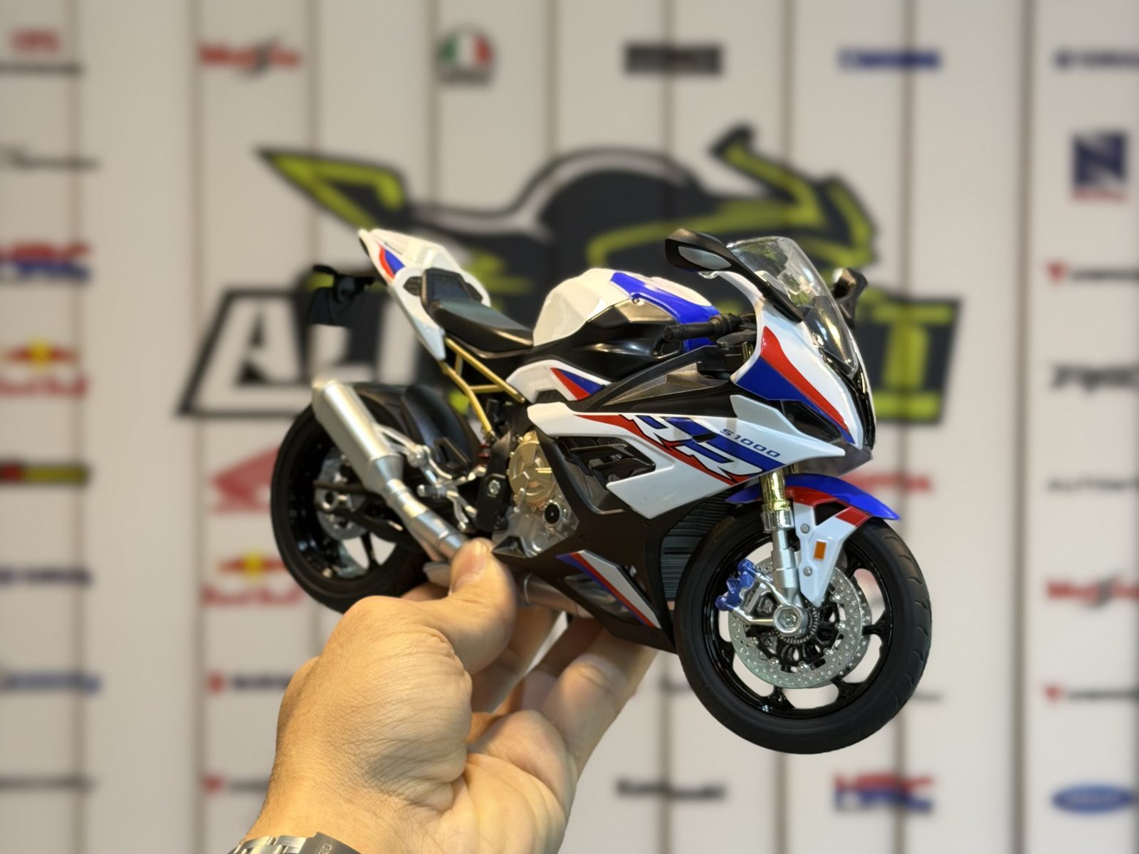 بی ام و S1000RR