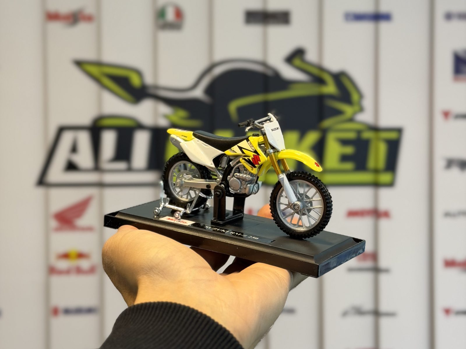 سوزوکی RMZ250