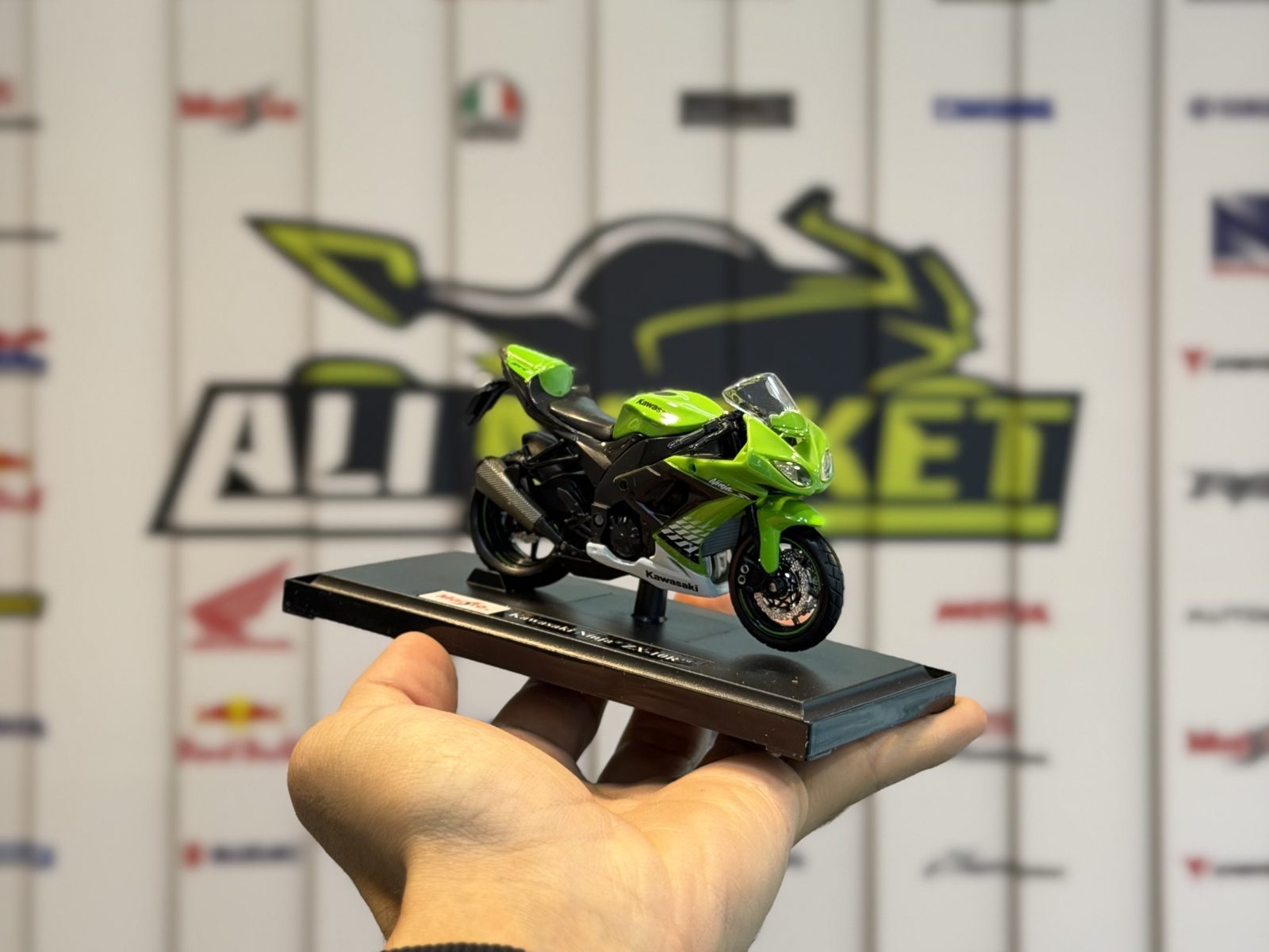 کاوازاکی ZX10R