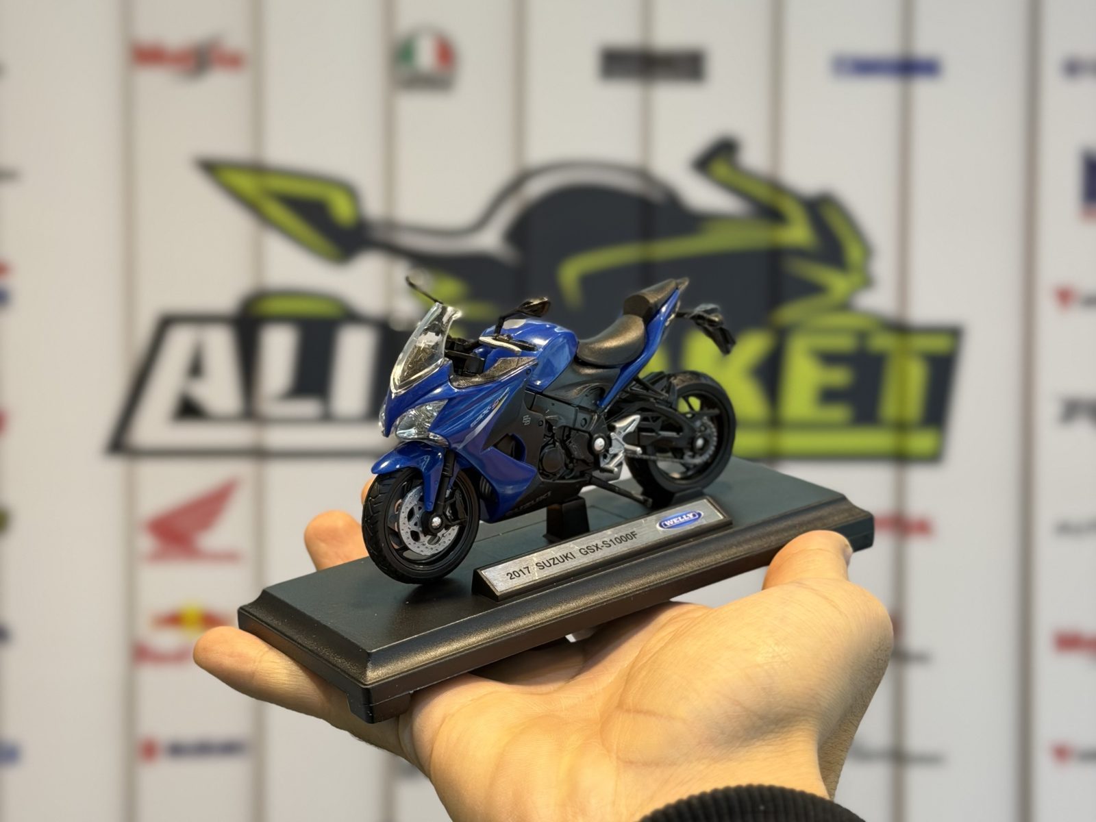 سوزوکی GSXS1000F