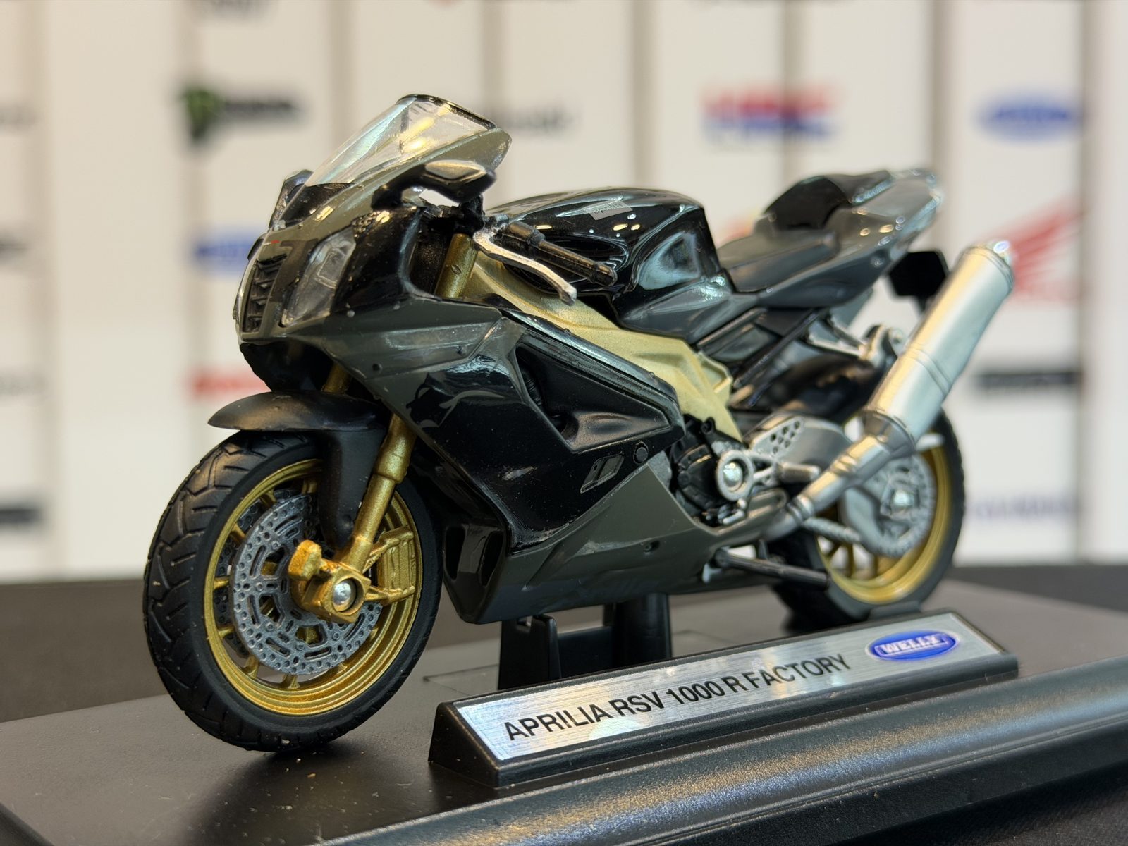آپریلا RSV1000 — تصویر 5