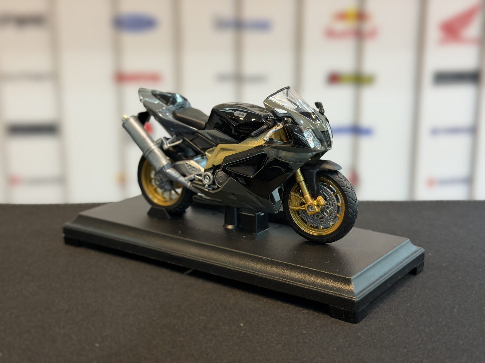 آپریلا RSV1000 — تصویر 2