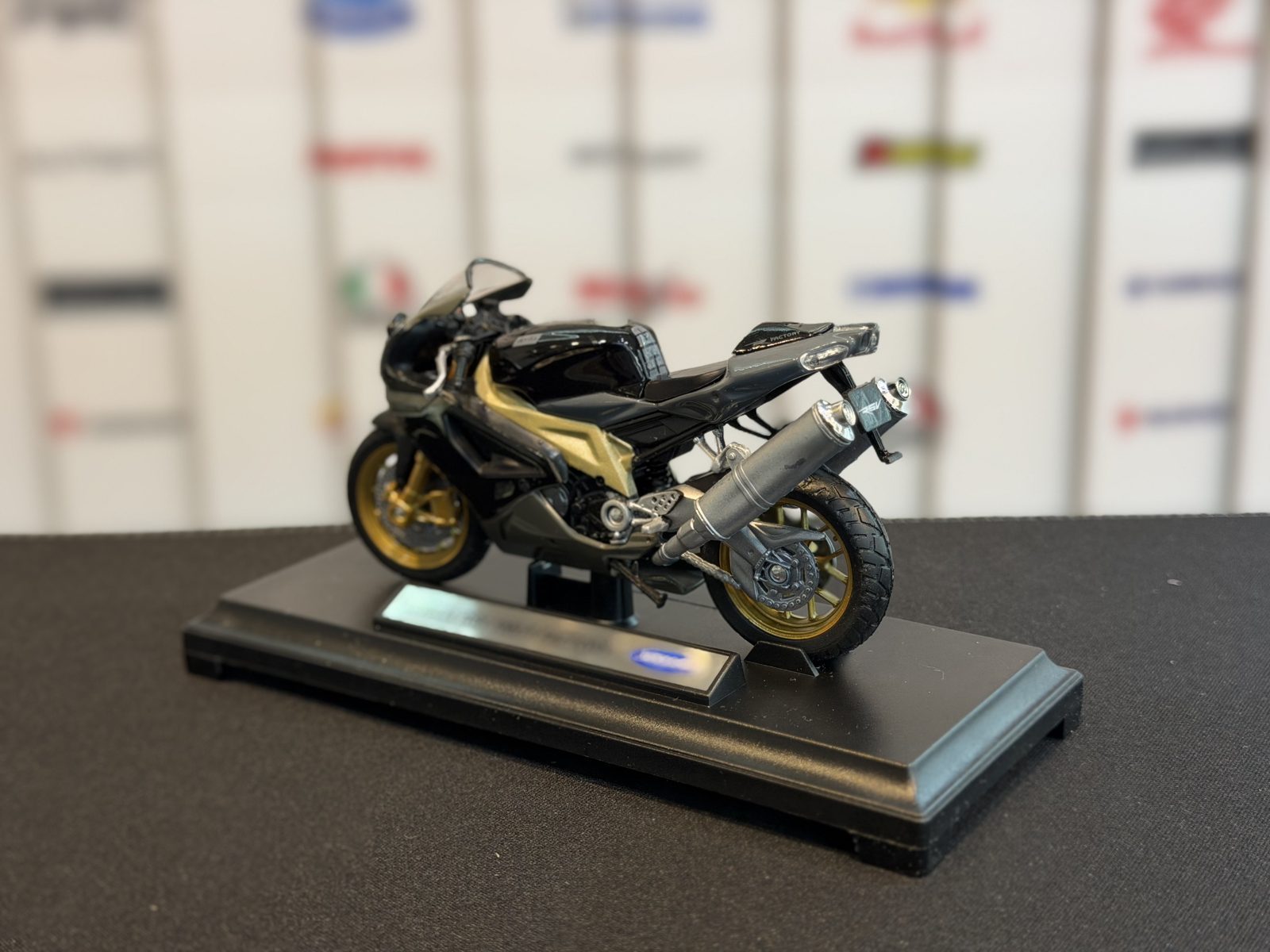 آپریلا RSV1000 — تصویر 3