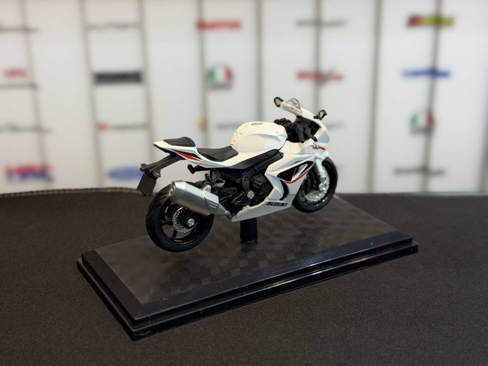 سوزوکی Gsxr1000 سفید — تصویر 3