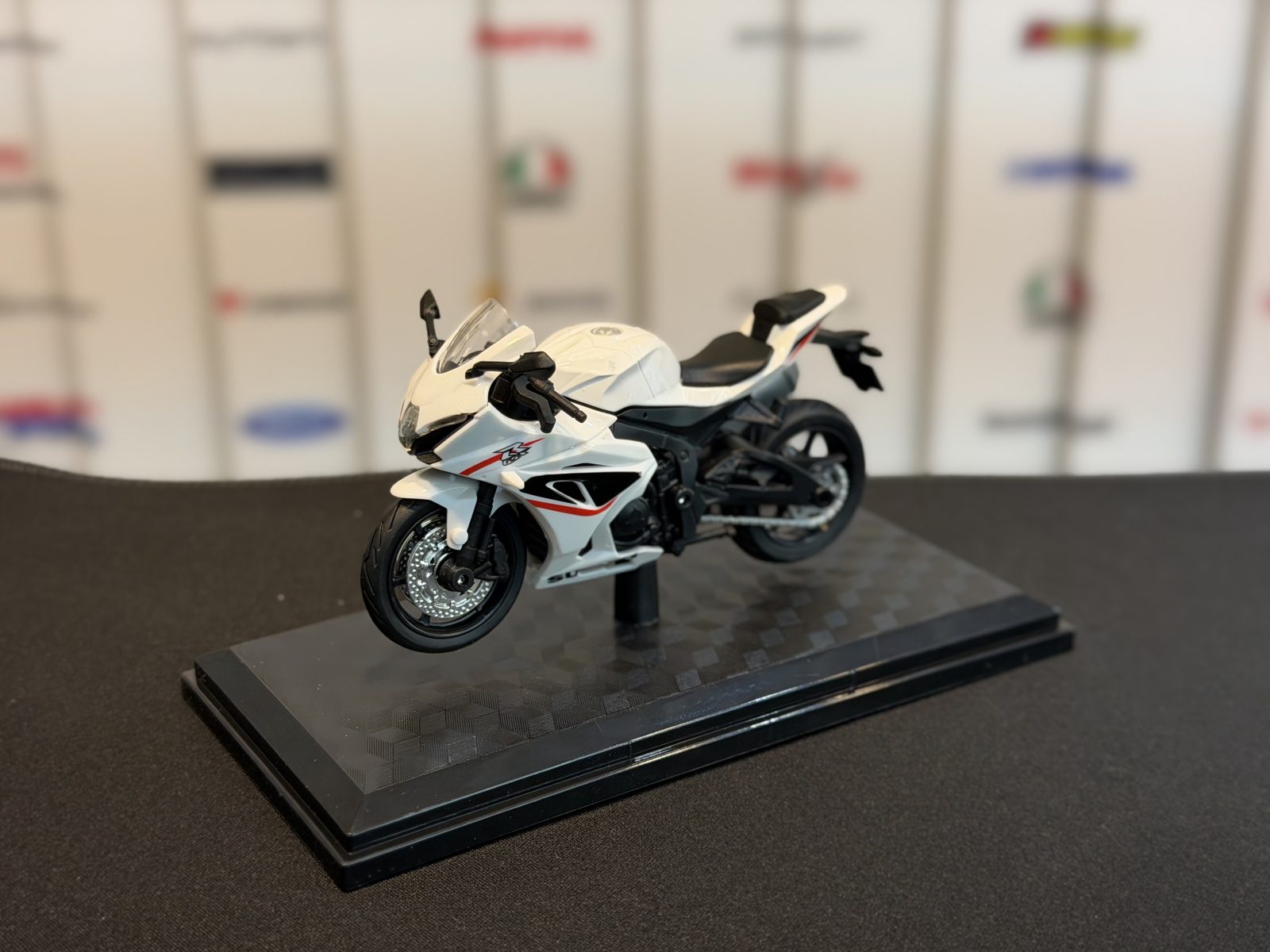 سوزوکی Gsxr1000 سفید — تصویر 2