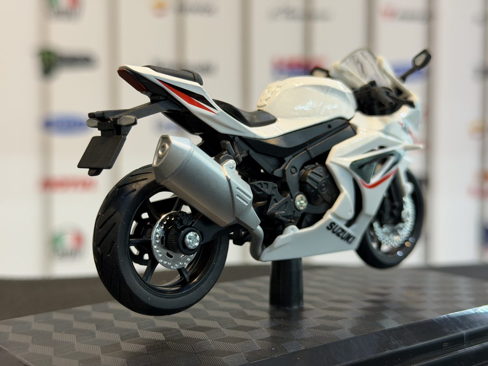 سوزوکی Gsxr1000 سفید — تصویر 5