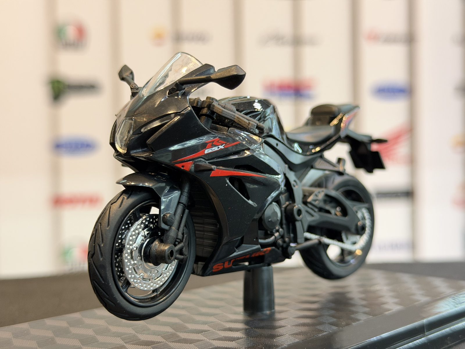 سوزوکی Gsxr1000 مشکی — تصویر 4