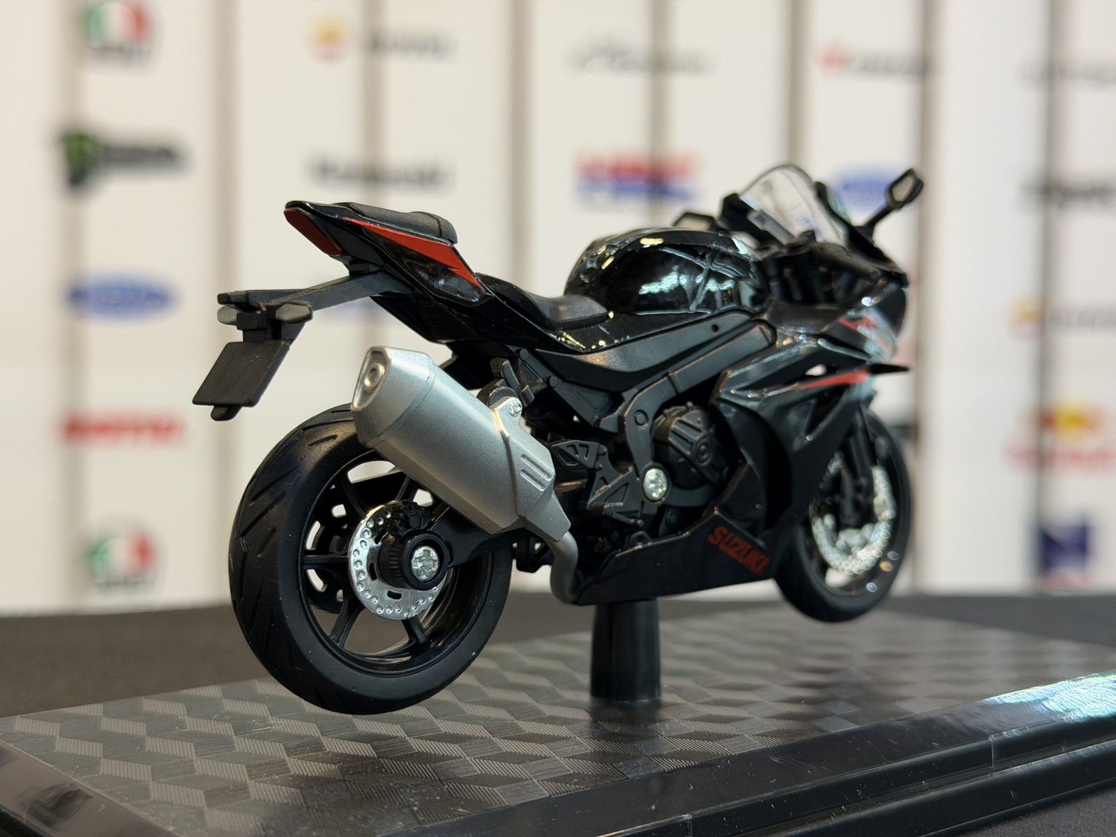 سوزوکی Gsxr1000 مشکی — تصویر 5
