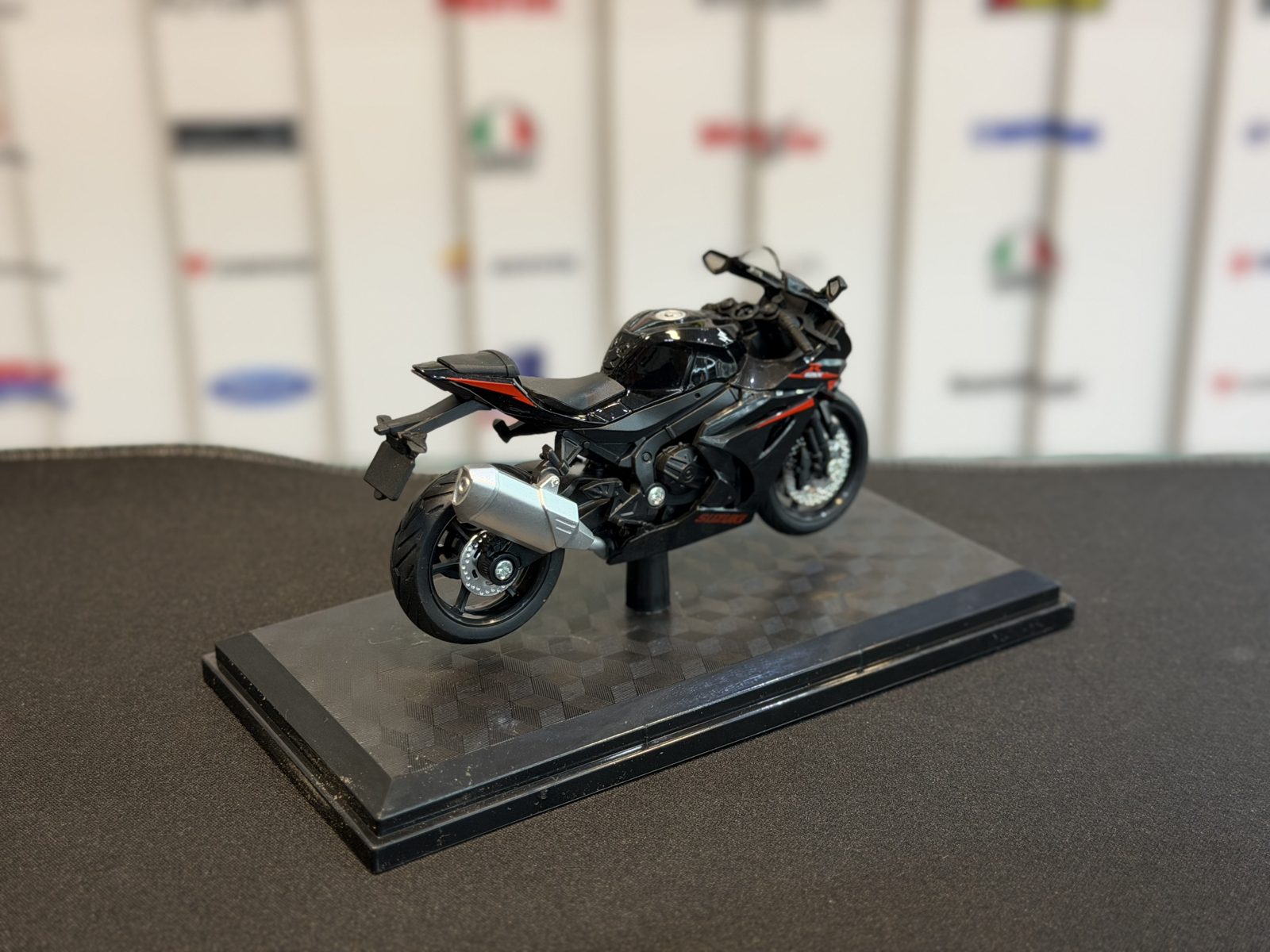 سوزوکی Gsxr1000 مشکی — تصویر 3