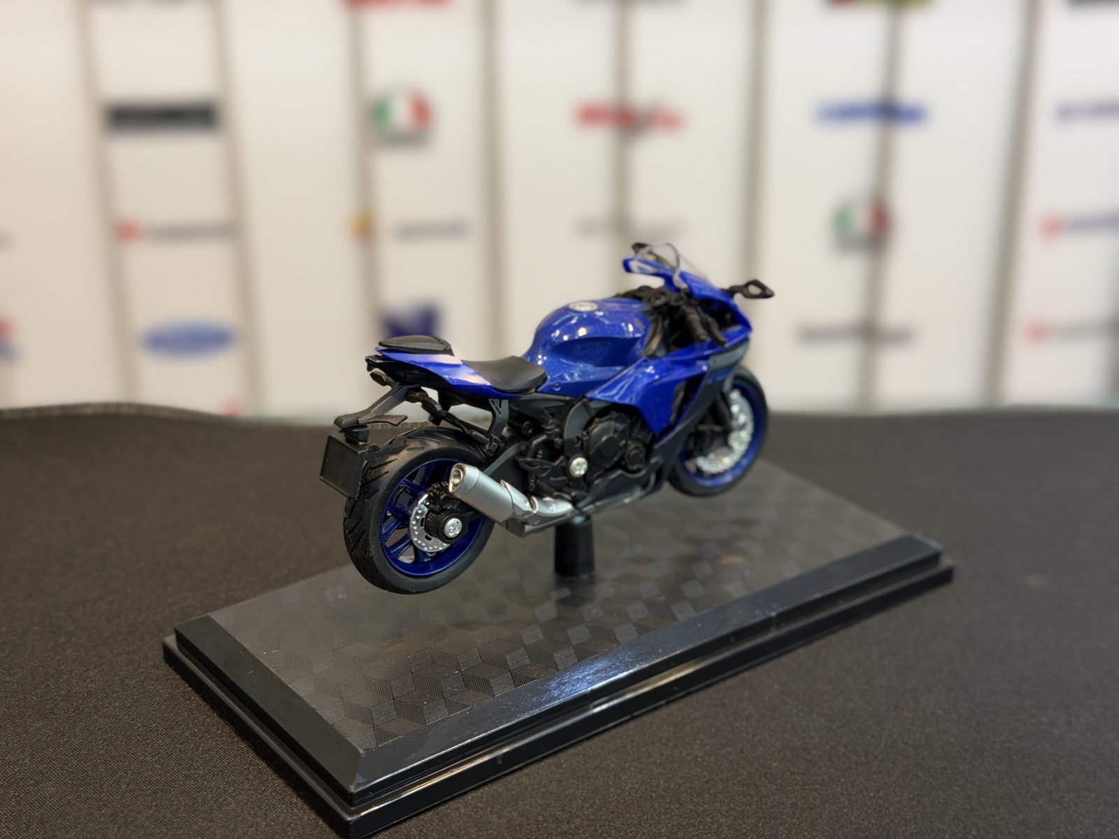یاماها R1 آبی — تصویر 3