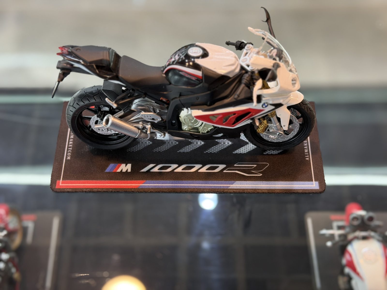 پد بی ام و M1000 — تصویر 4