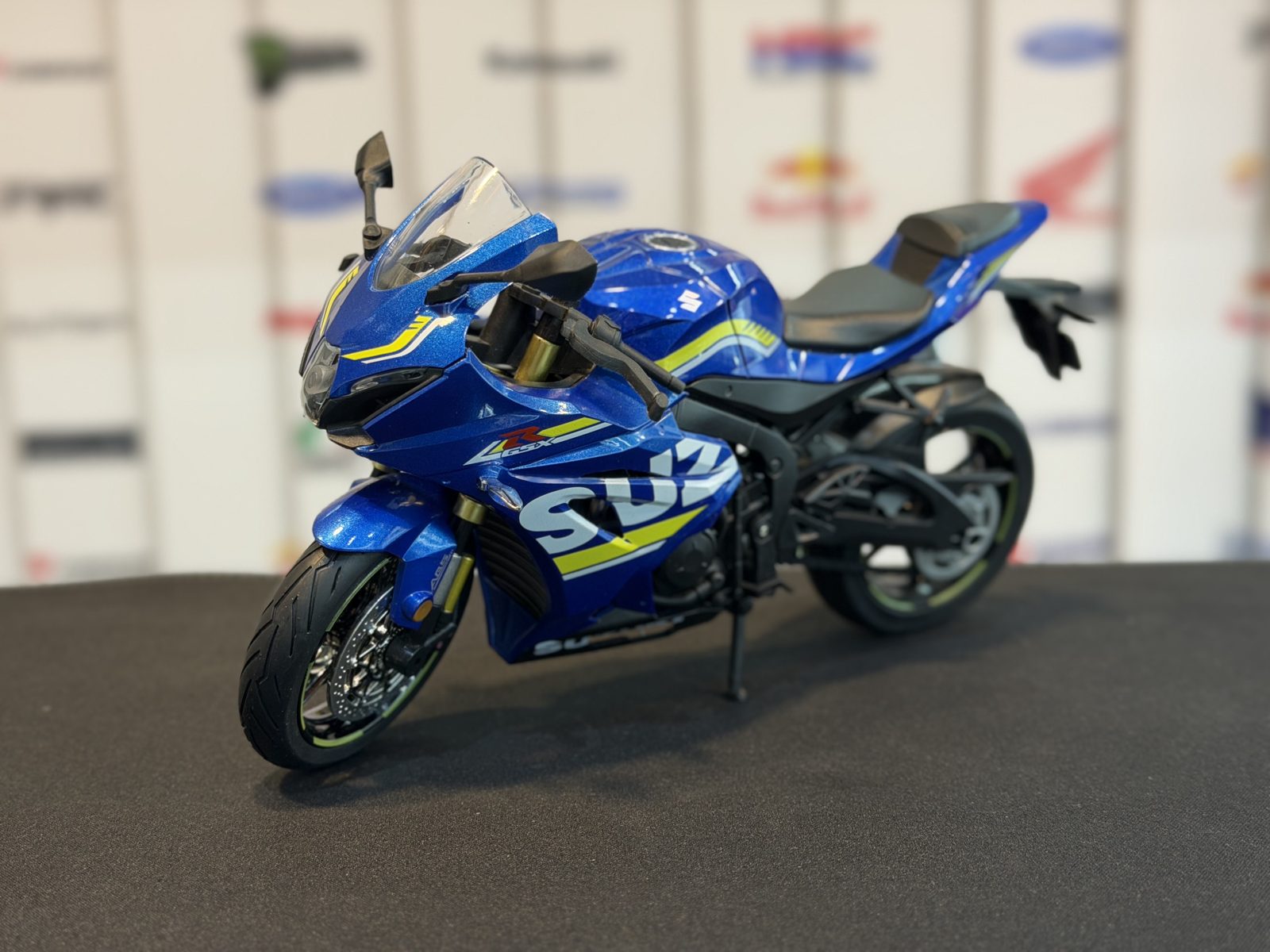 سوزوکی Gsxr1000 آبی — تصویر 2