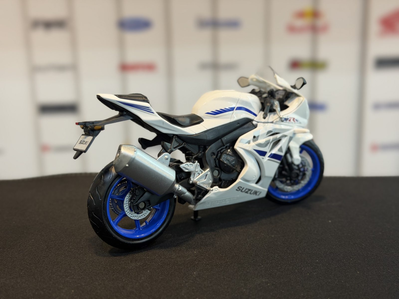 سوزوکی Gsxr1000 سفید — تصویر 2