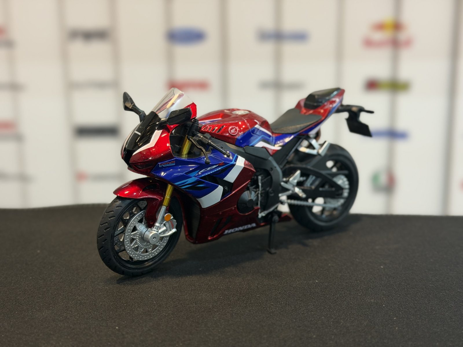 هوندا CBR1000 قرمز — تصویر 2