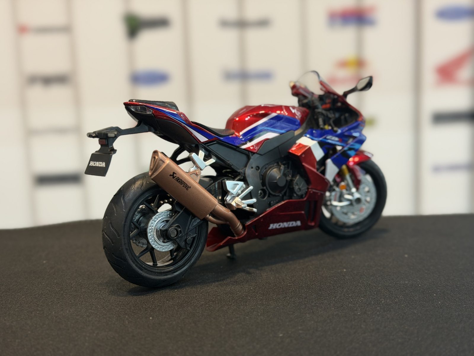 هوندا CBR1000 قرمز — تصویر 3