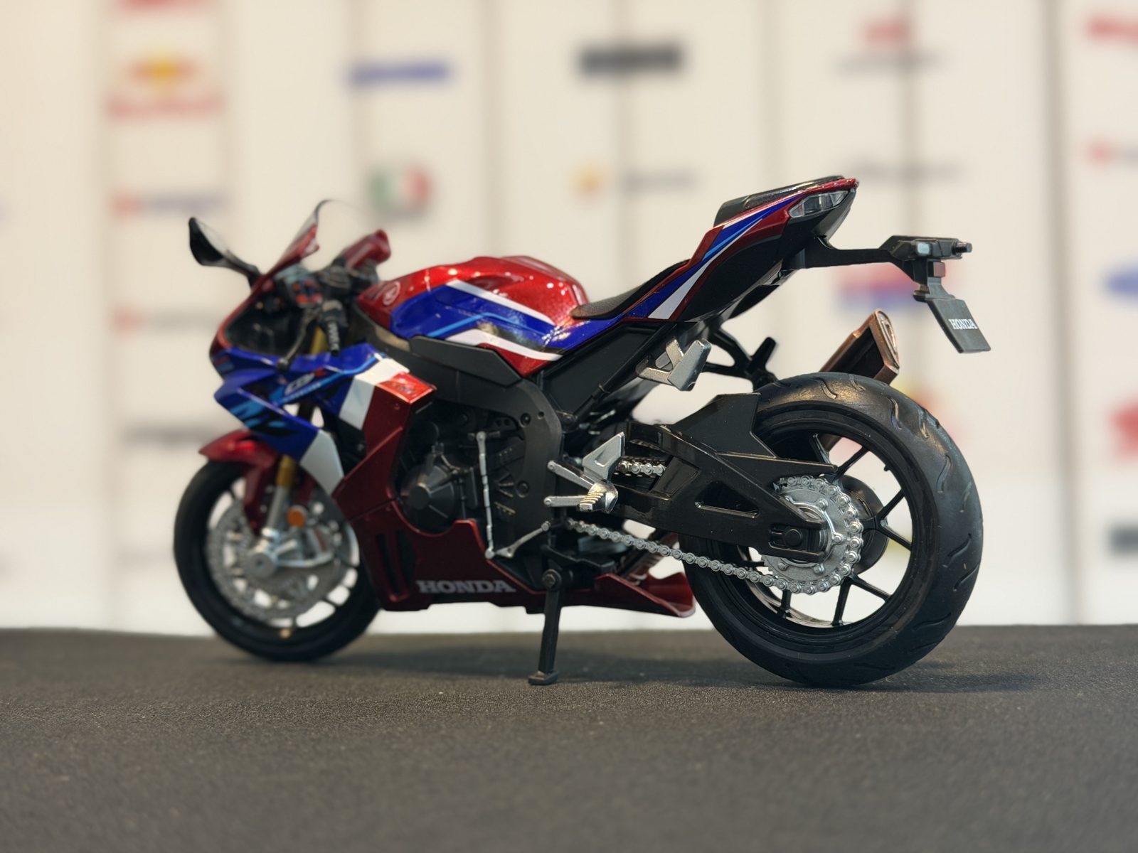 هوندا CBR1000 قرمز — تصویر 4