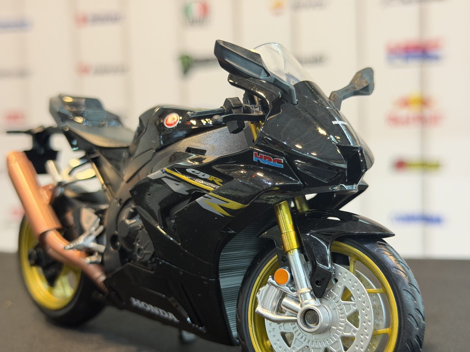 هوندا CBR1000 مشکی — تصویر 4