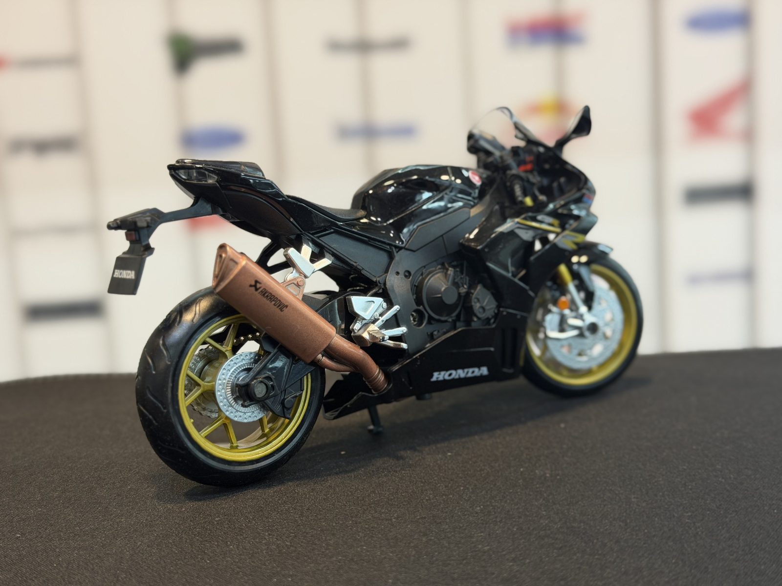 هوندا CBR1000 مشکی — تصویر 3
