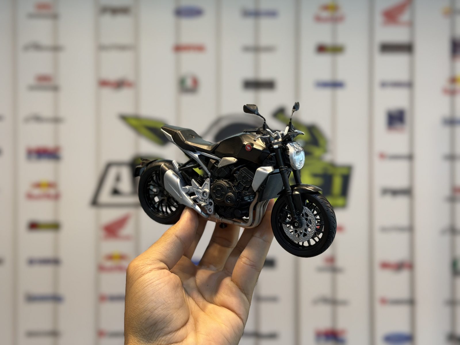 ماکت موتور هوندا CB1000R — تصویر 1