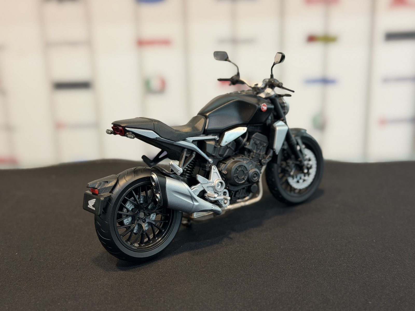 ماکت موتور هوندا CB1000R — تصویر 4