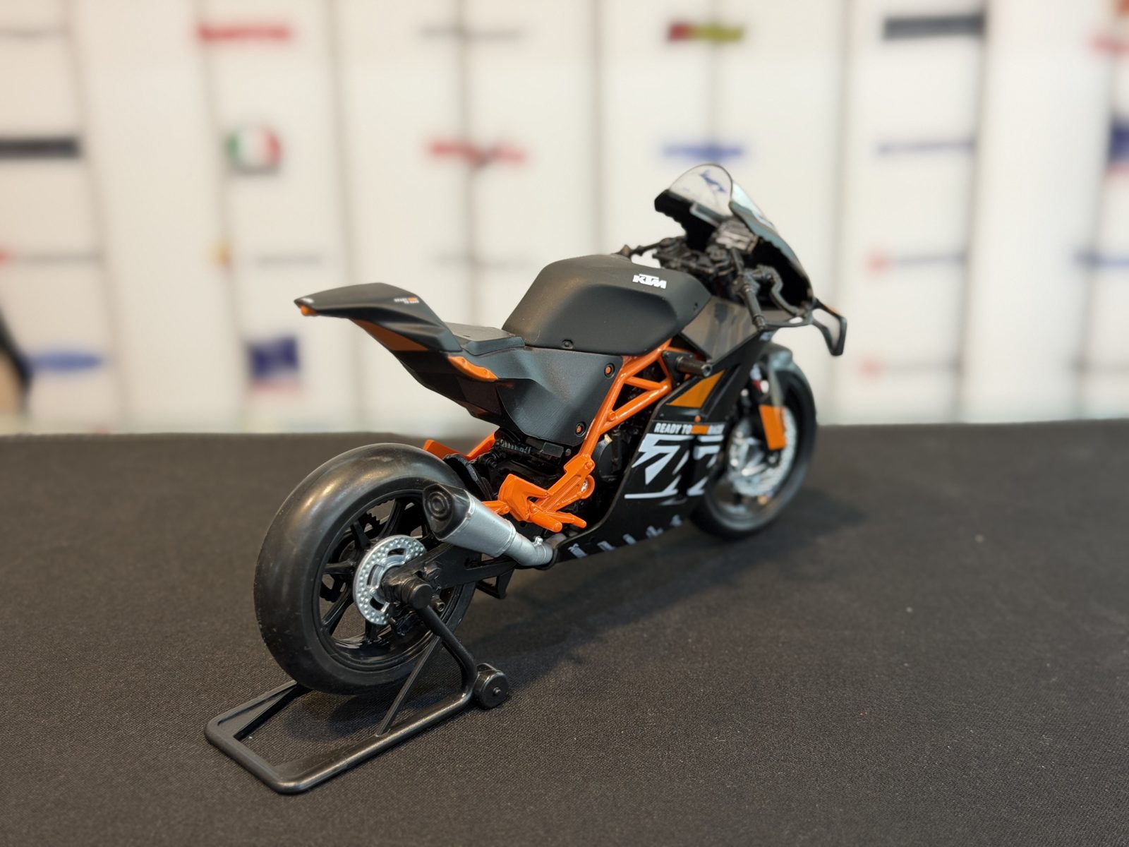 کی تی ام  RC 8C — تصویر 3