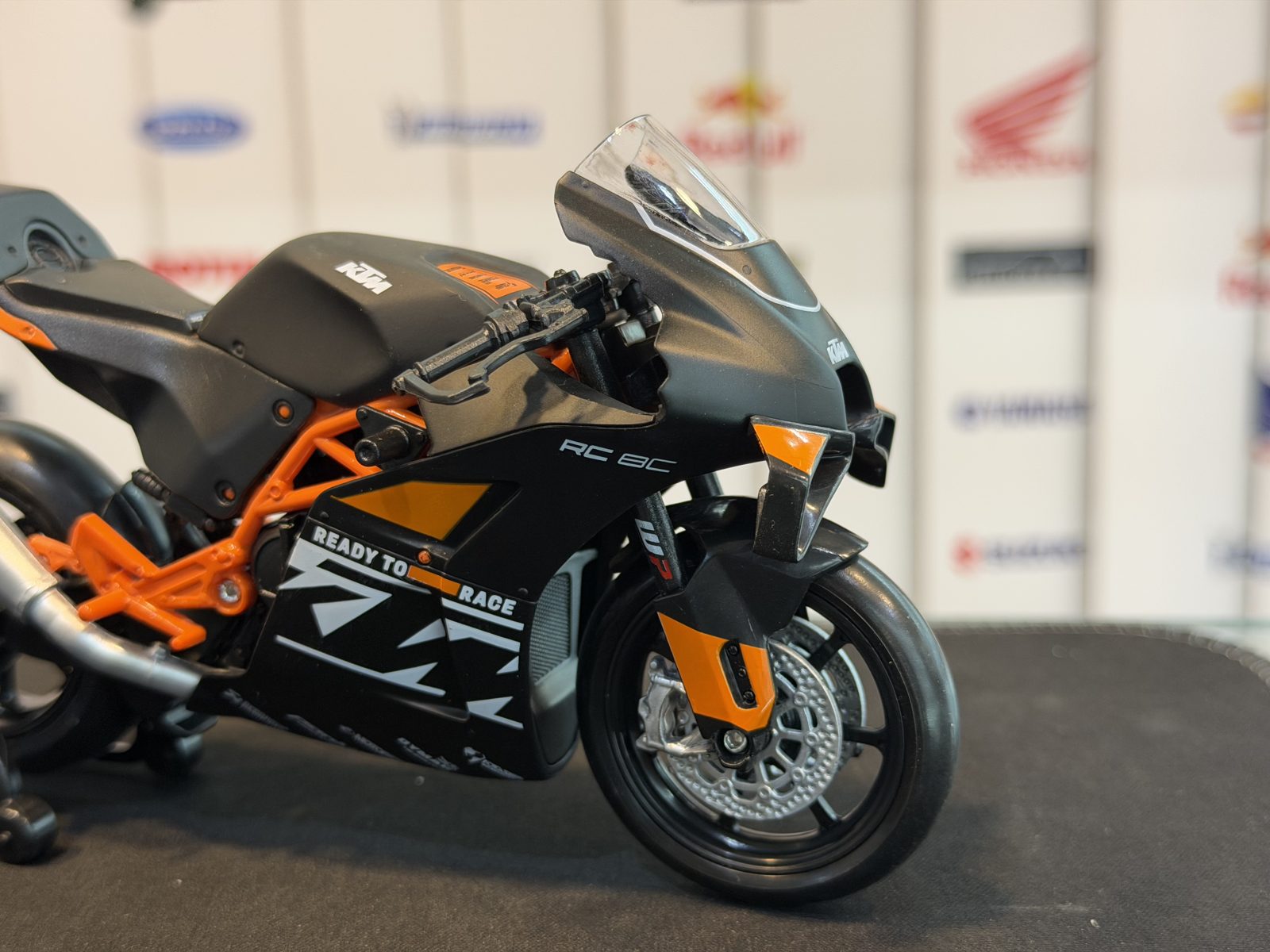کی تی ام  RC 8C — تصویر 5