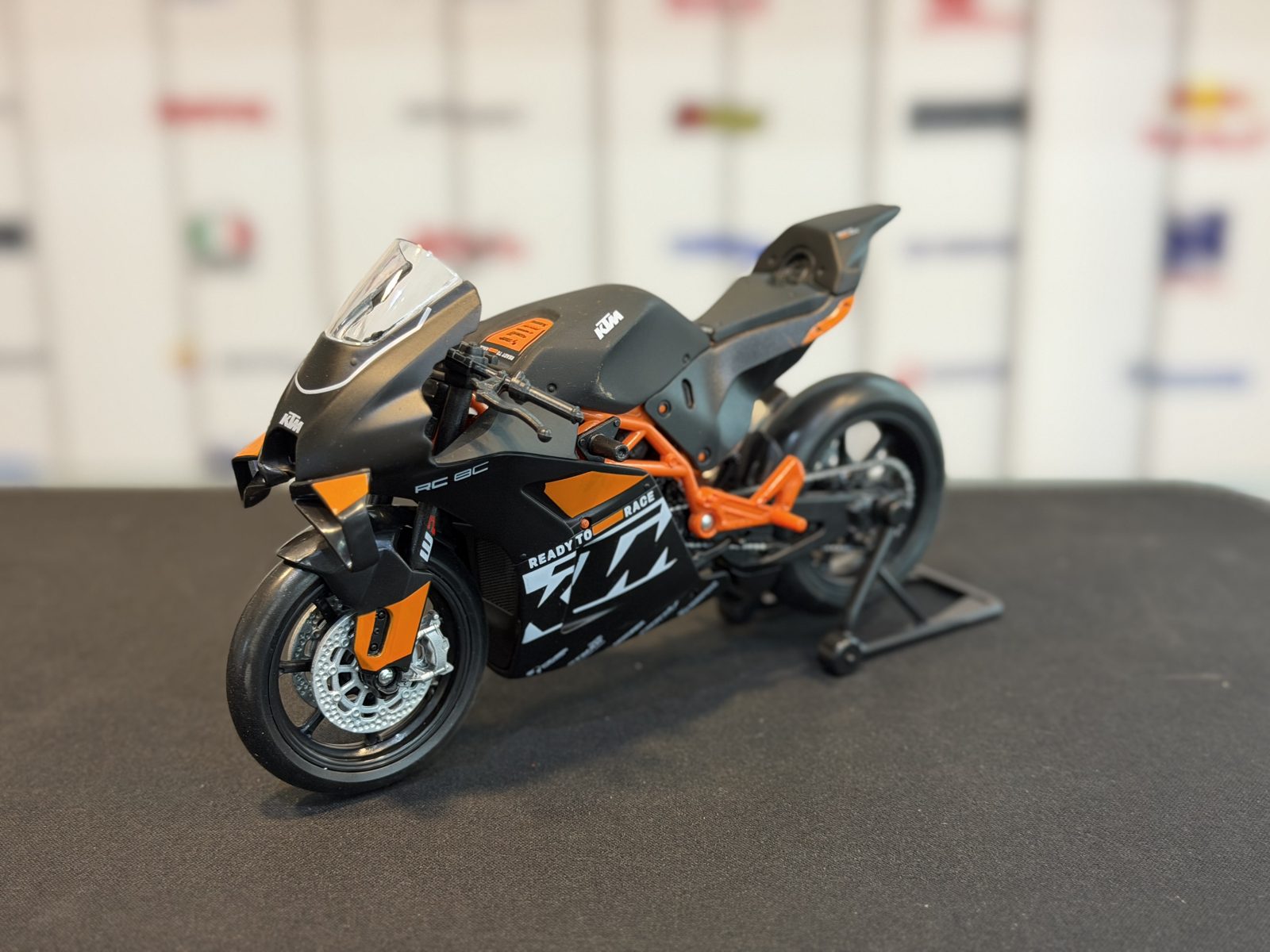 کی تی ام  RC 8C — تصویر 2