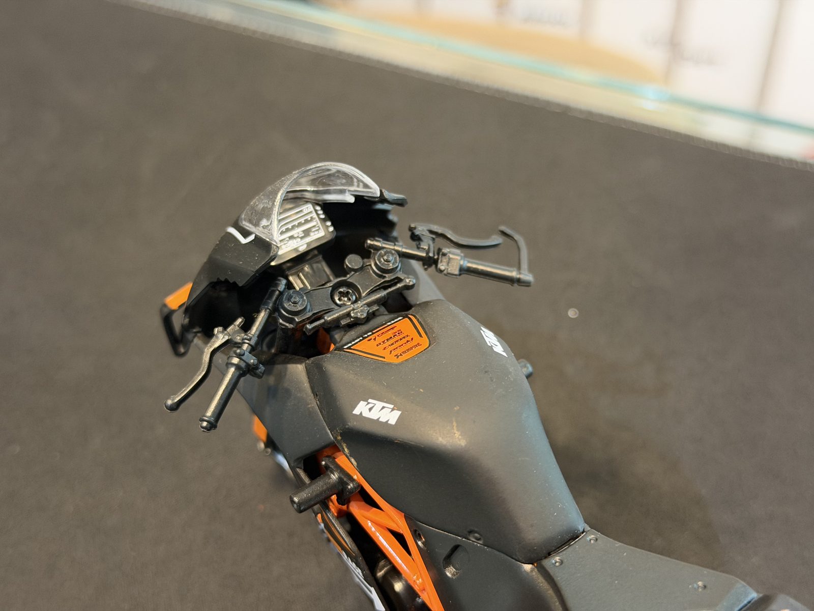 کی تی ام  RC 8C — تصویر 6
