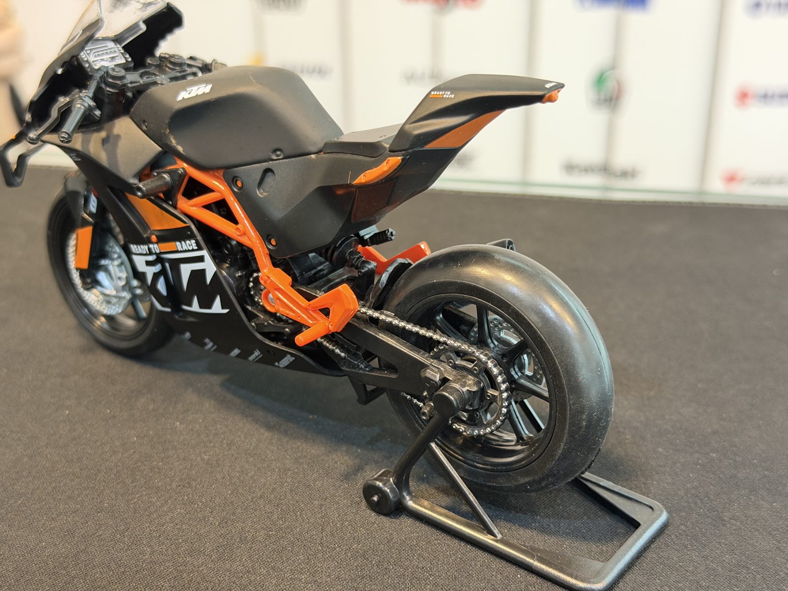 کی تی ام  RC 8C — تصویر 4