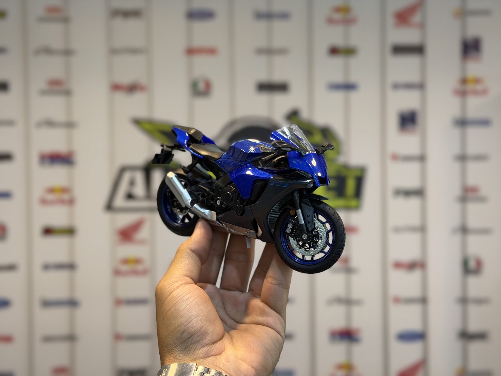 ماکت موتور یاماها r1