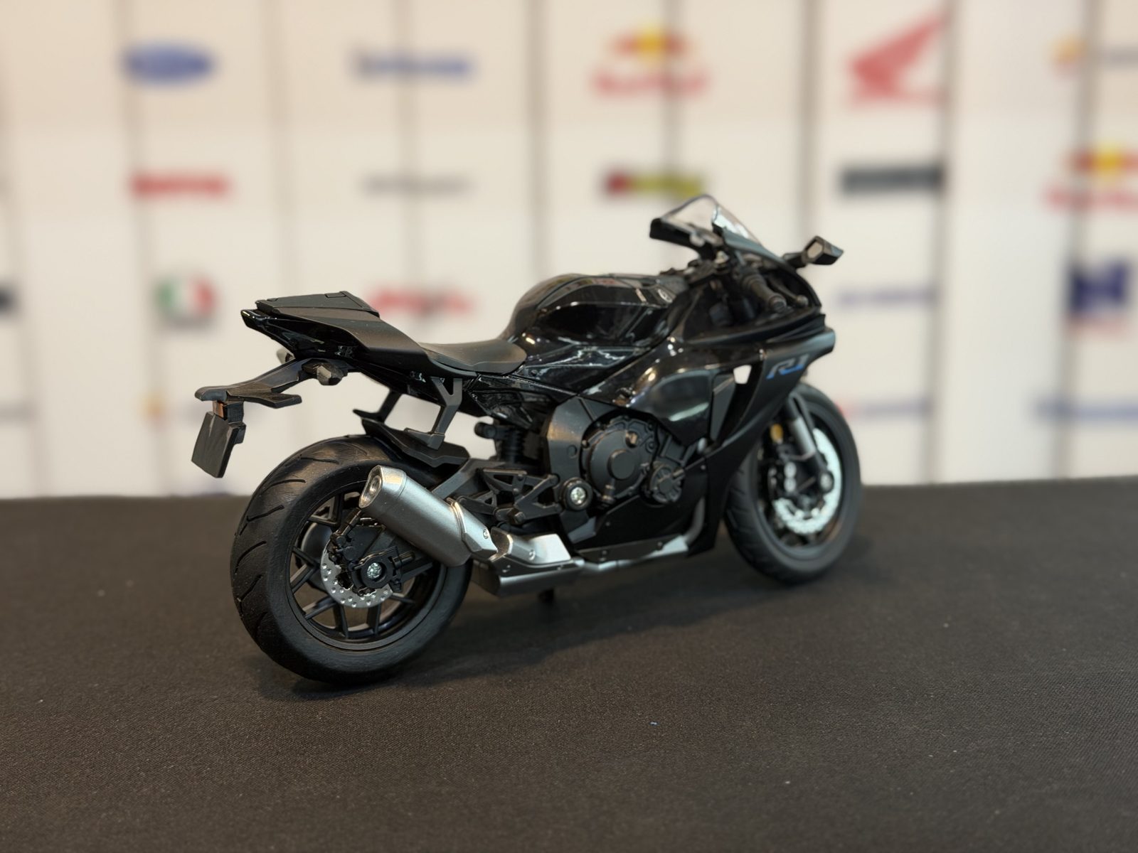 ماکت موتور یاماها r1 — تصویر 2