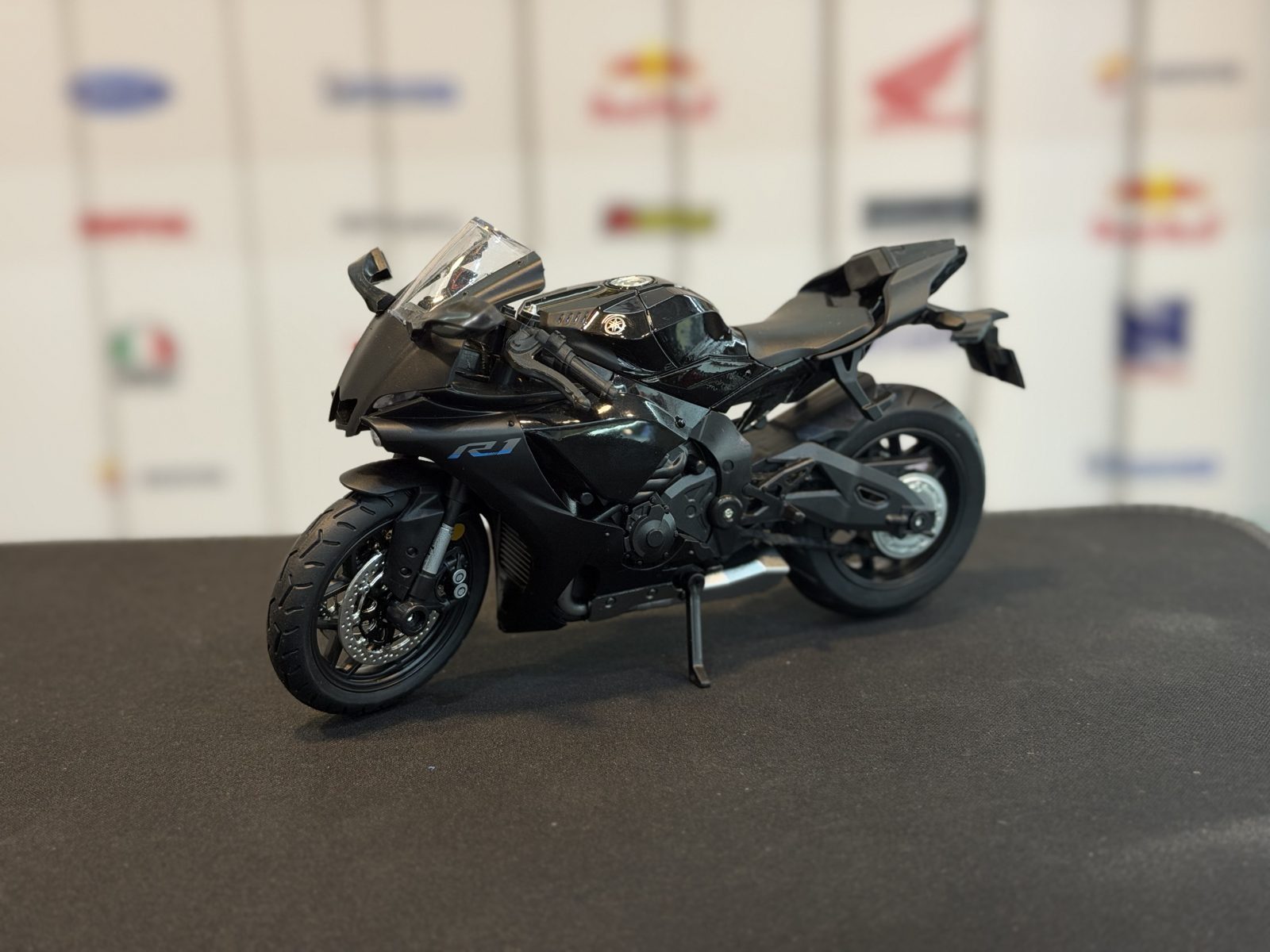 ماکت موتور یاماها r1 — تصویر 3