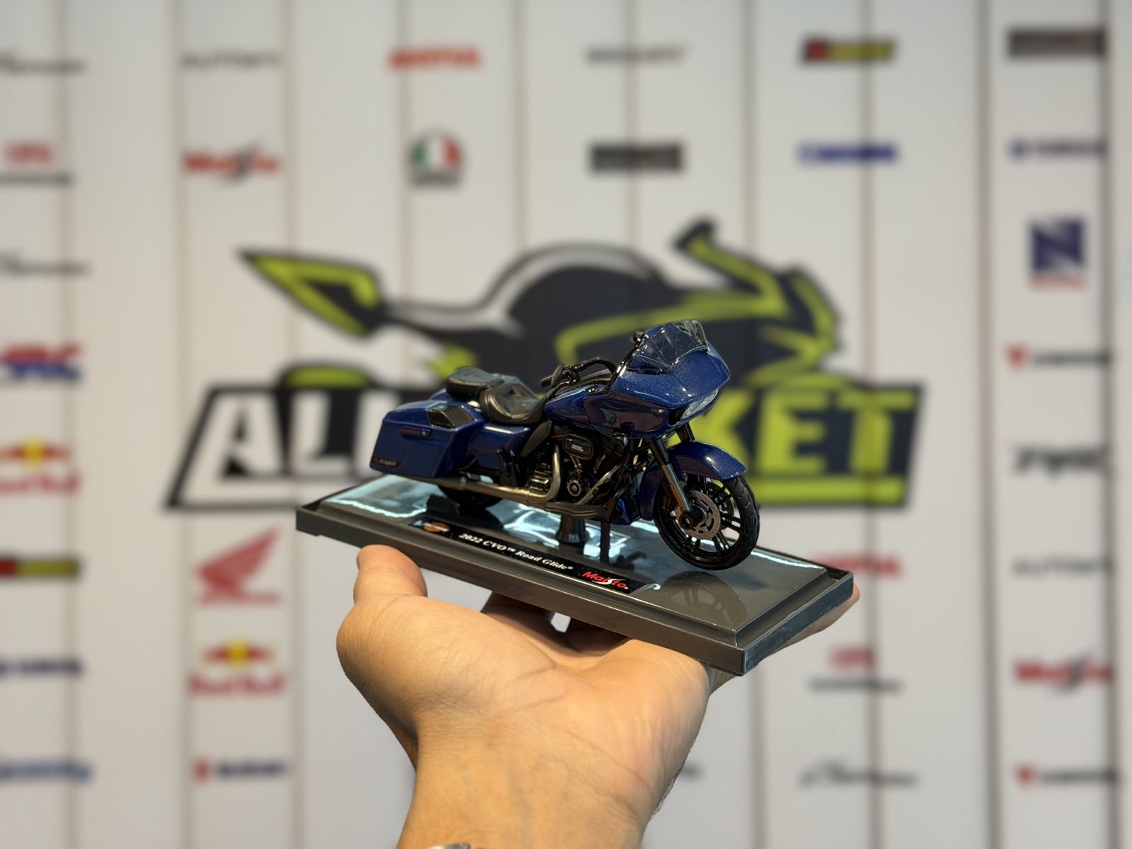 ماکت موتور هارلی دیویدسون Road Glide 2022 — تصویر 1