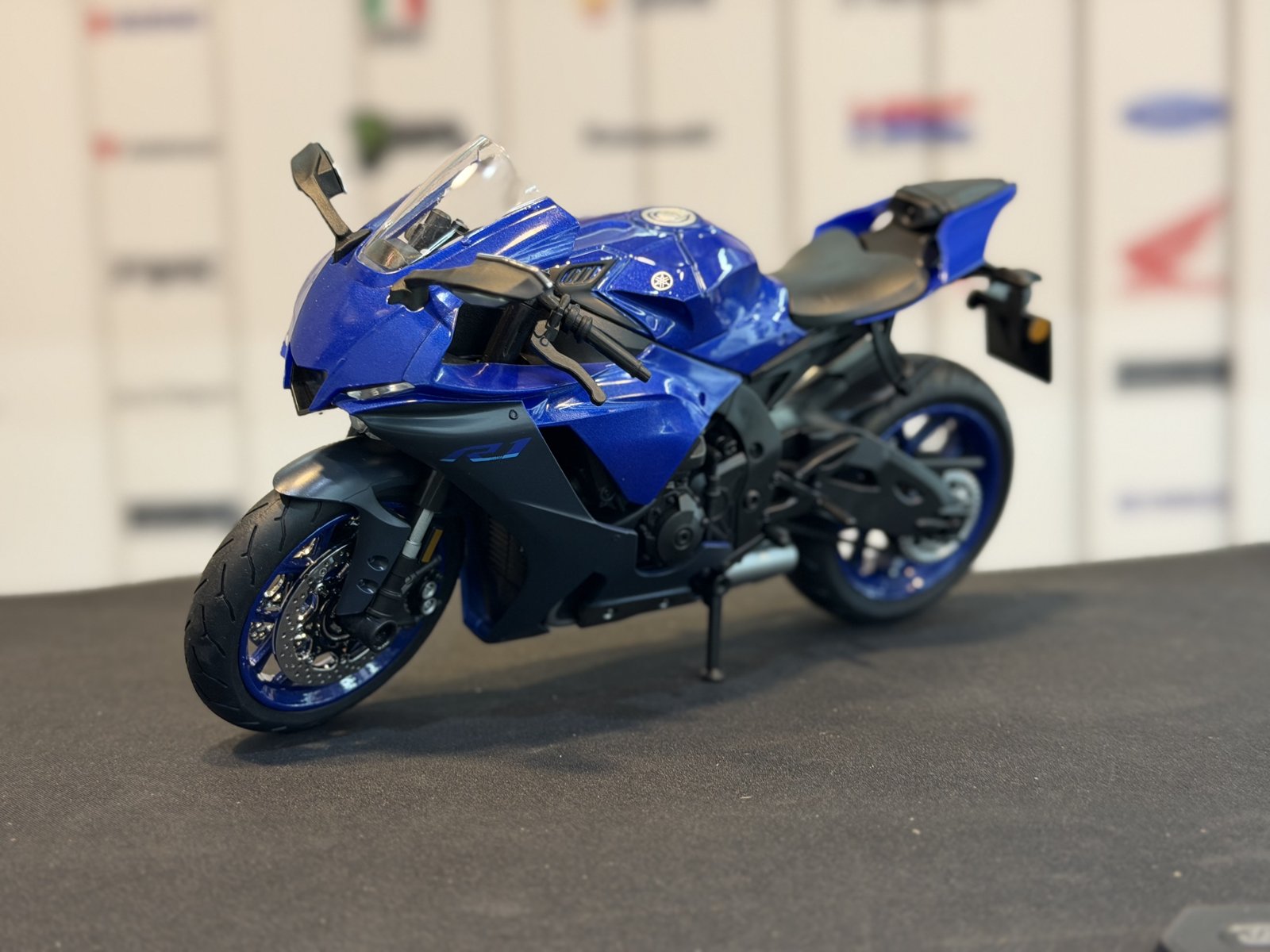 ماکت موتور یاماها r1 — تصویر 4
