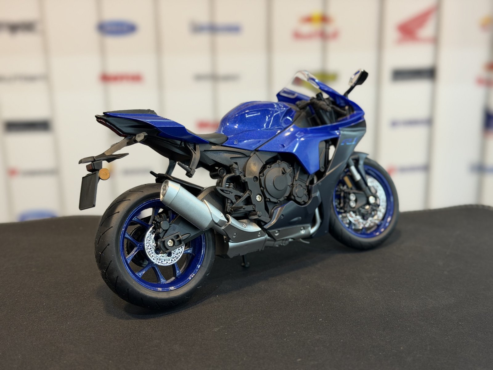 ماکت موتور یاماها r1 — تصویر 3