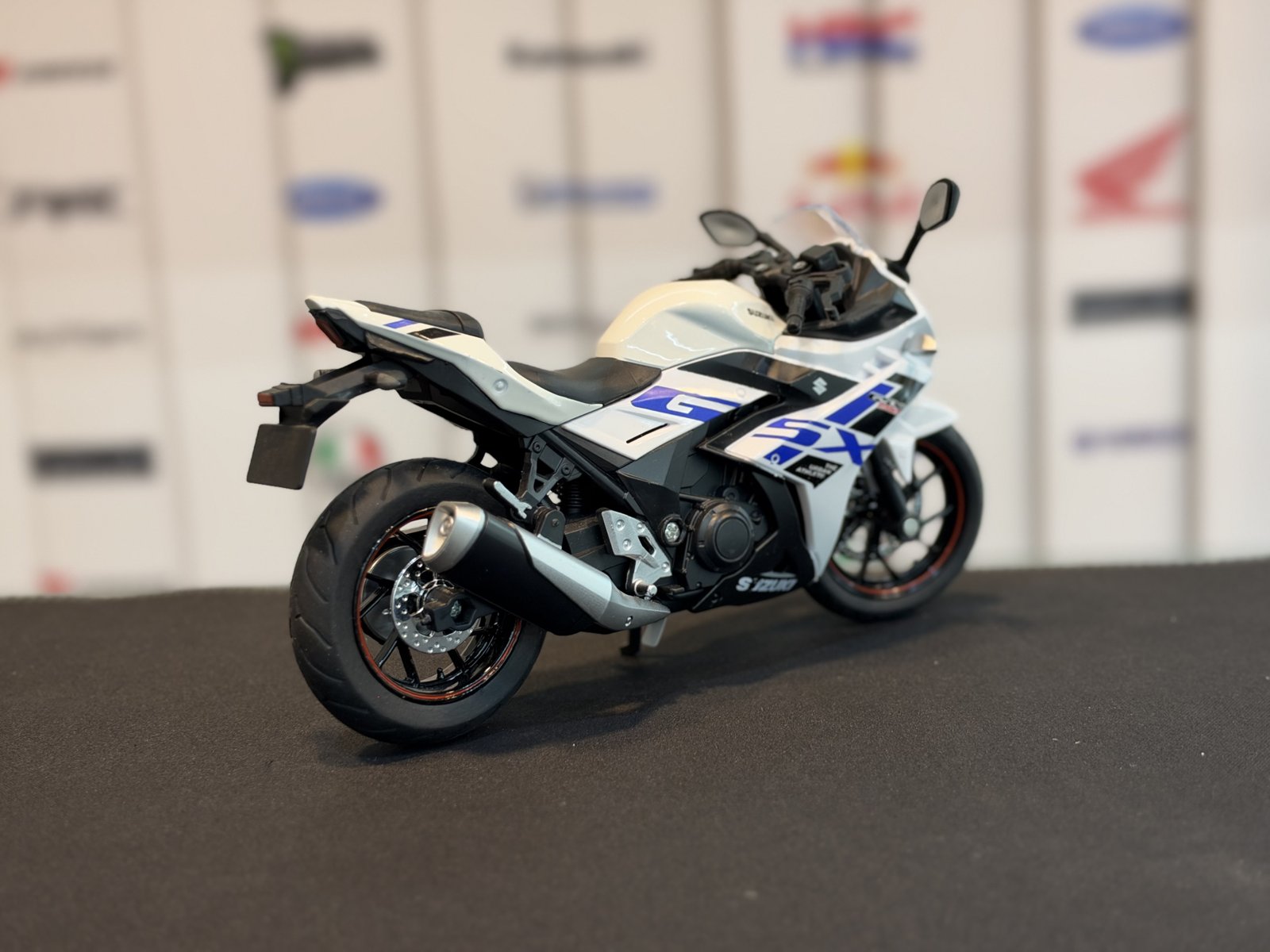 ماکت موتور سوزوکی GSX250 R — تصویر 2