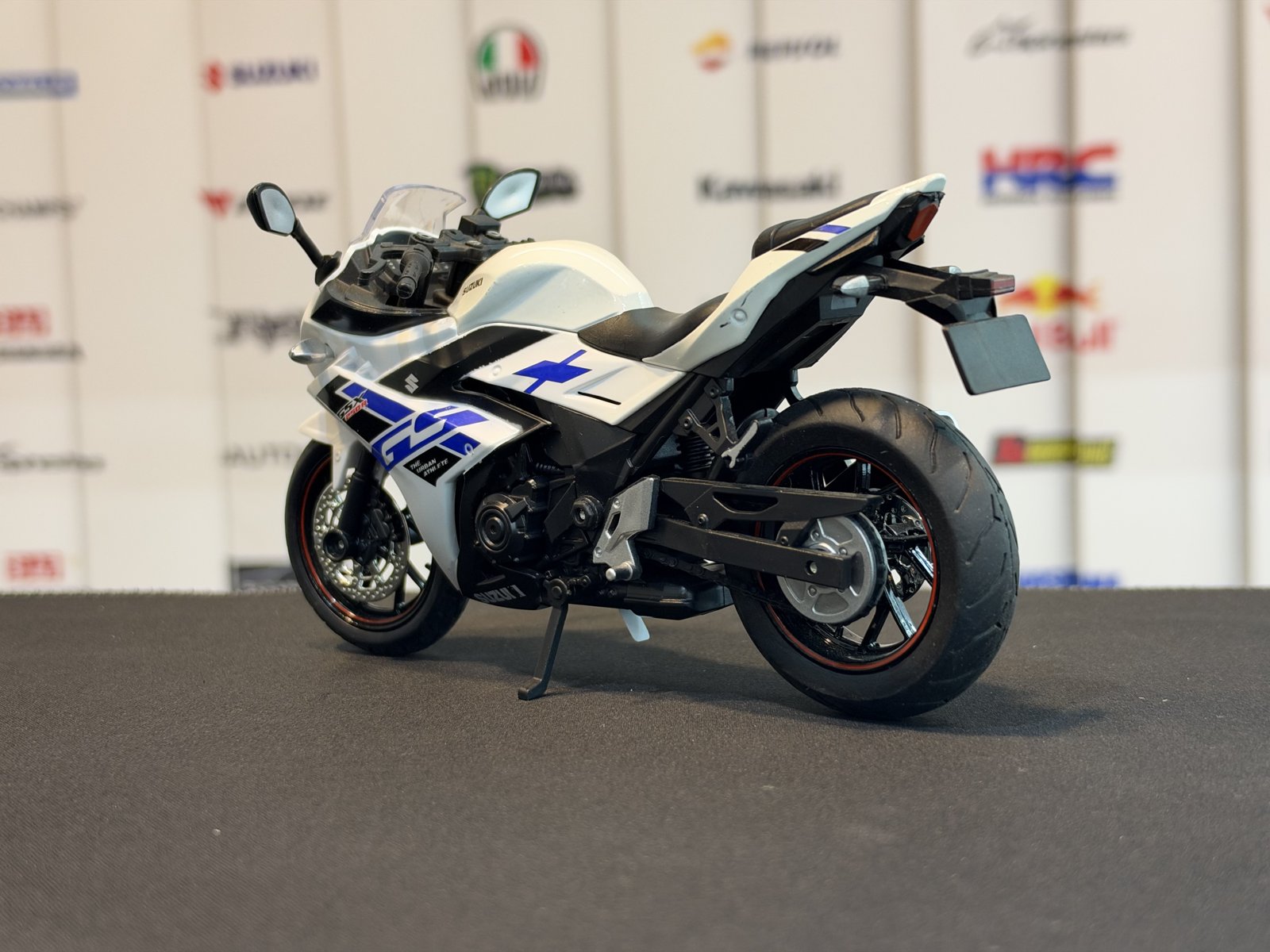 ماکت موتور سوزوکی GSX250 R — تصویر 6