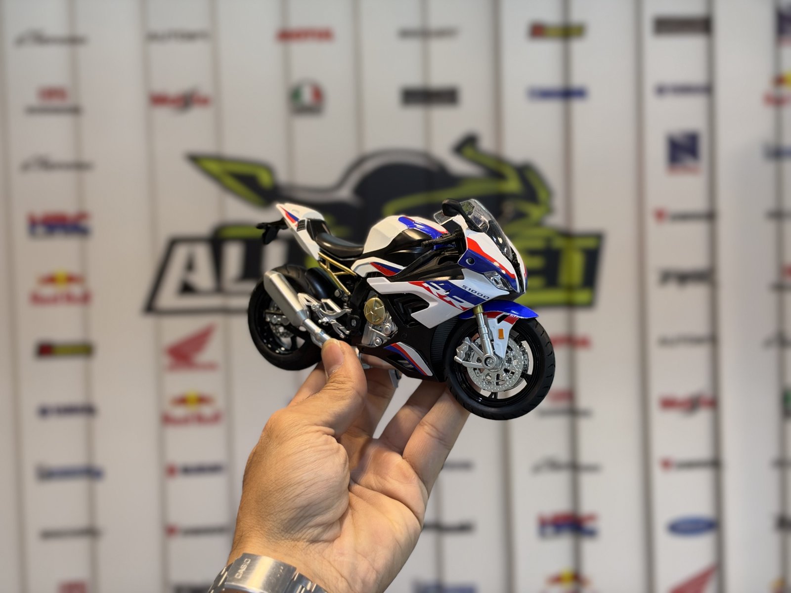 ماکت موتور بی ام و S1000RR — تصویر 1