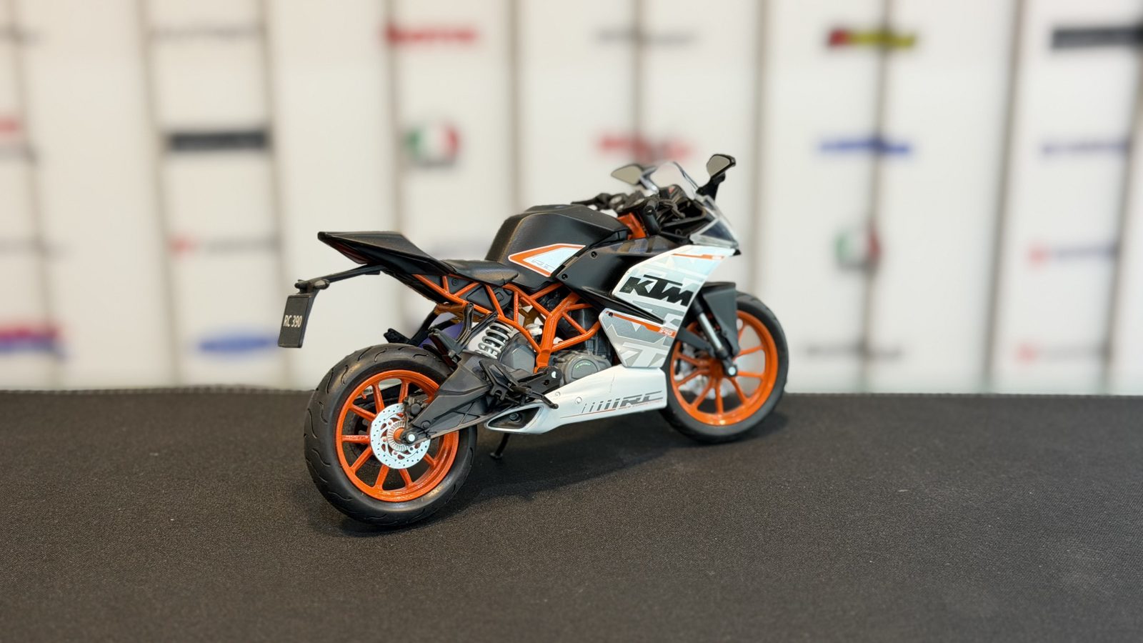 کی تی ام RC390 — تصویر 2