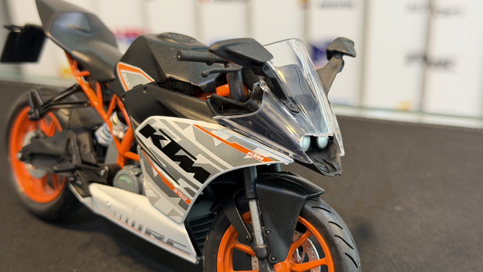 کی تی ام RC390 — تصویر 3