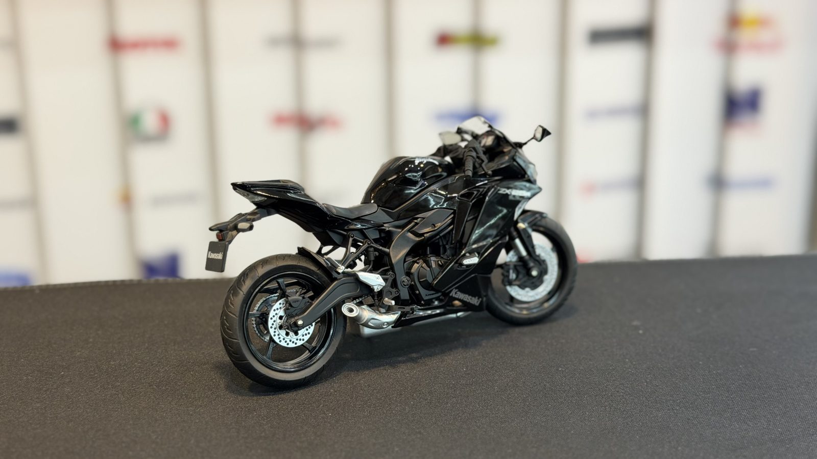 کاوازاکی ZX25R مشکی — تصویر 2