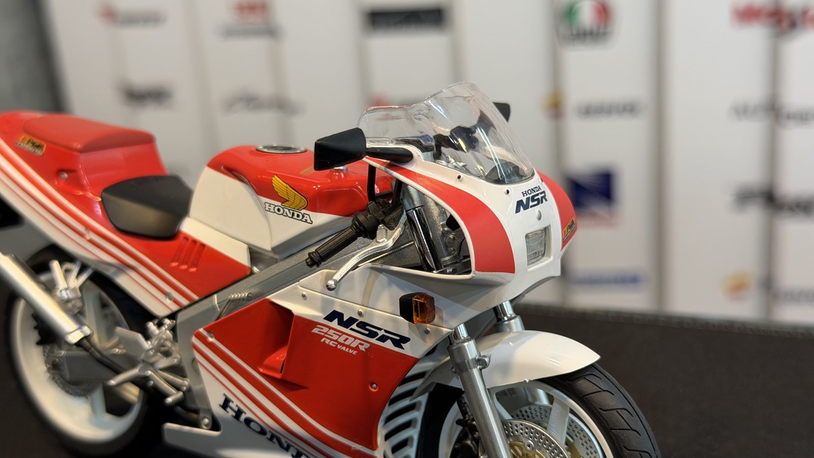 هوندا NSR250R قرمز — تصویر 3