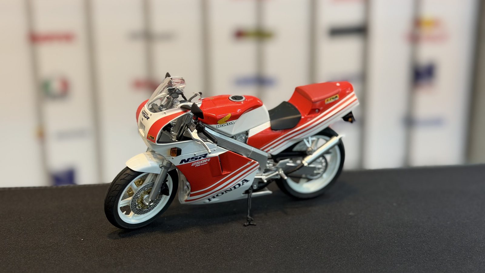 هوندا NSR250R قرمز — تصویر 4