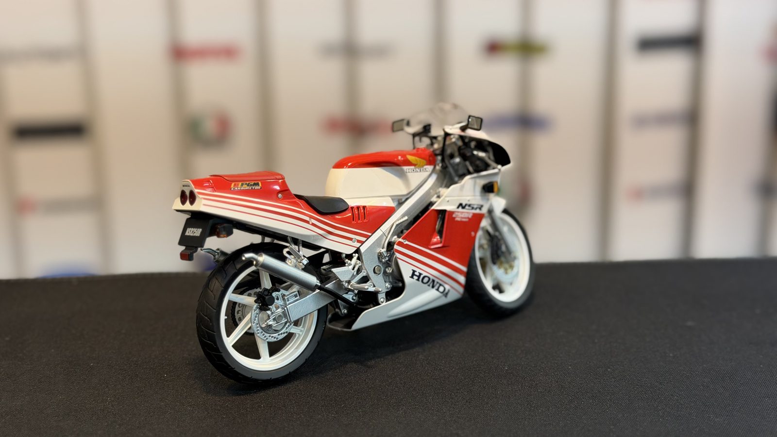 هوندا NSR250R قرمز — تصویر 2