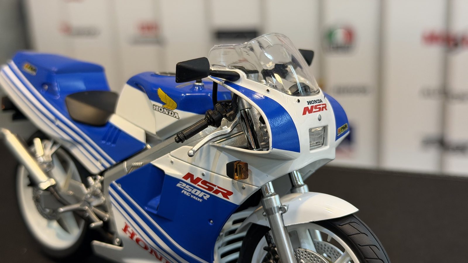 هوندا NSR250R آبی — تصویر 3