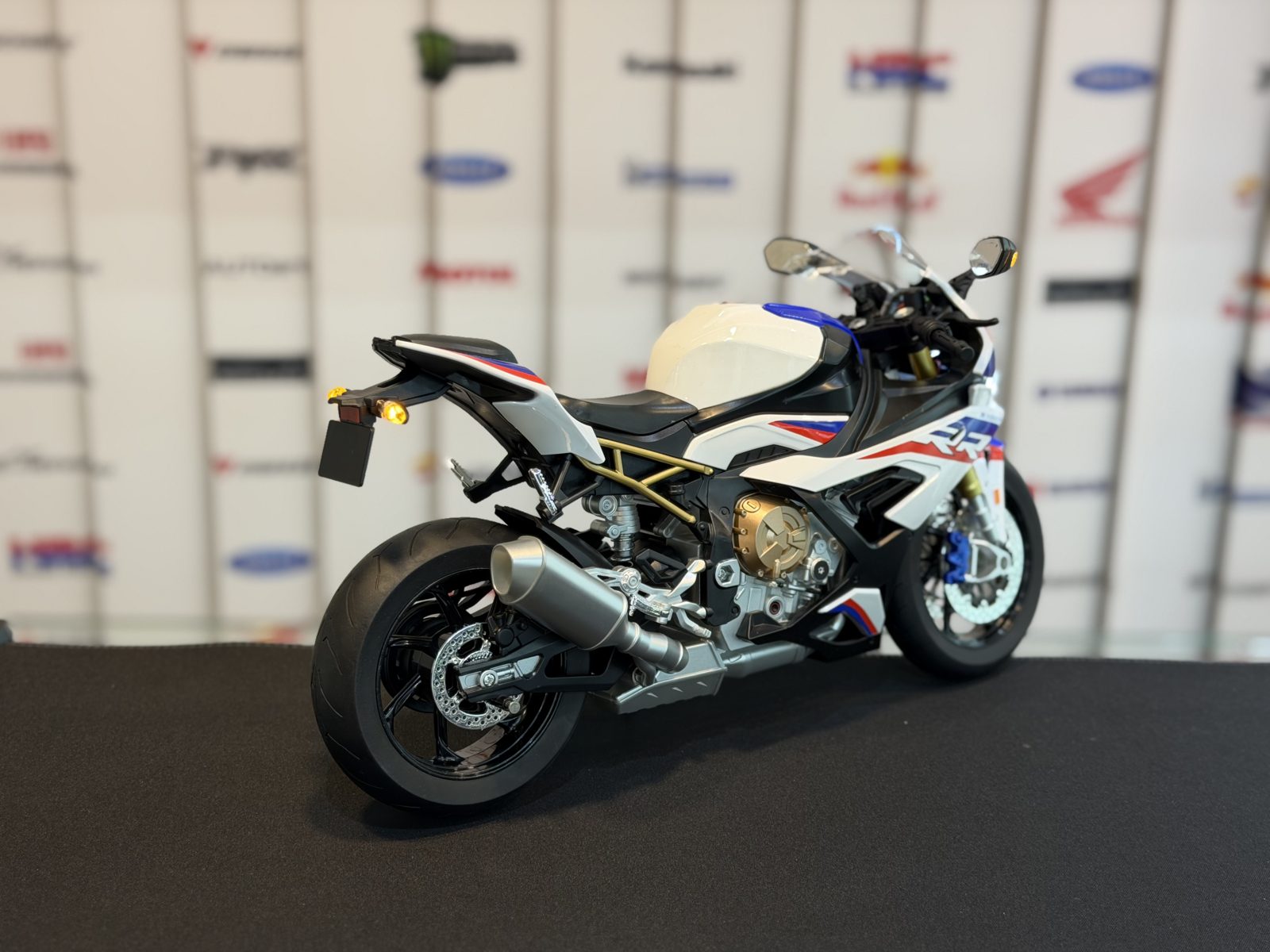 بی ام و S1000RR روشن شو — تصویر 2