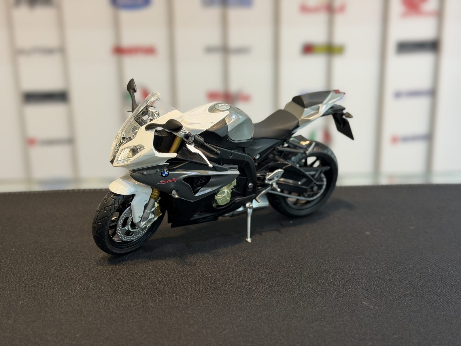 بی ام و S1000RR سفید طوسی — تصویر 5